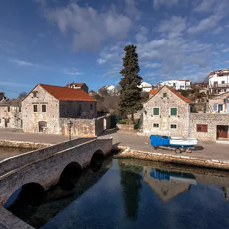 Apartment Loft Near Center Vrboska