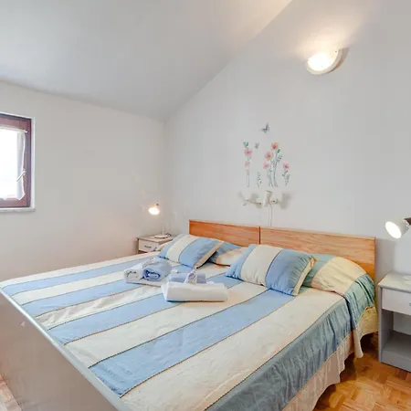Loft Near Center * Vrboska
